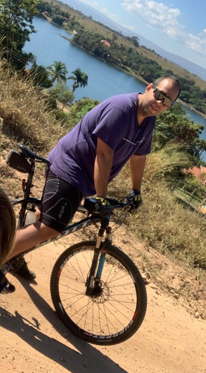 Ricardo pedalando (autoridade)